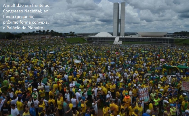 multidão em frente ao congresso
