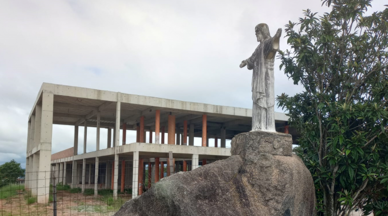 ALUGA-SE UM JORNALISTA OU ALGUMAS PALAVRAS PARA QUEM VIVE EM IBIÚNA